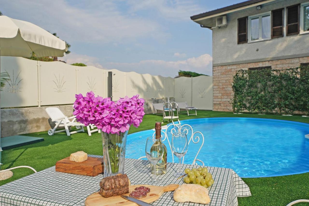 Appartamento Jessica Con Piscina Privata Манерба-дель-Гарда Екстер'єр фото